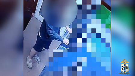Двух новосибирцев заподозрили в незаконном обналичивании денег с чужих счетов