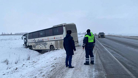 Шесть человек пострадали в массовом ДТП с автобусом под Новосибирском