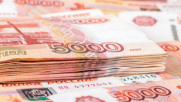 Помощница мошенников вернёт обманутой новосибирской пенсионерке 226 тысяч рублей