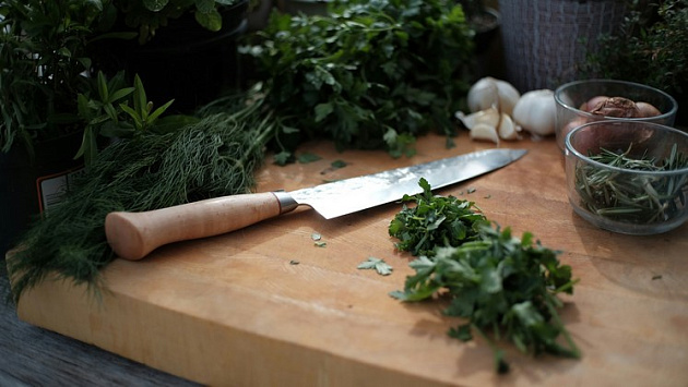 В Новосибирске 49-летняя женщина вонзила кухонный нож в гражданского мужа