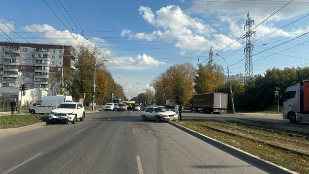 В Новосибирске три человека пострадали в столкновении автомобилей