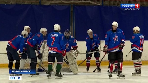 «Матч звёзд» среди хоккеистов-любителей провели в Новосибирске