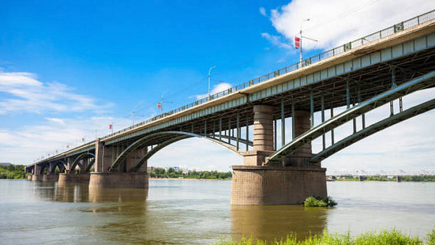 Октябрьский мост Новосибирска отметил 68-ю годовщину со дня открытия