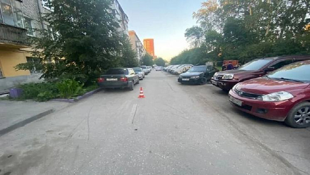 В Новосибирске восьмилетняя девочка попала в больницу после наезда Toyota Corolla