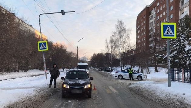 11-летнюю девочку сбил автомобиль на пешеходном в переходе в Новосибирске