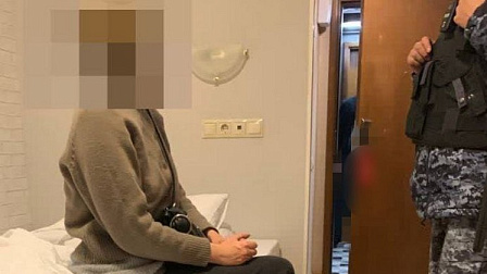 В Новосибирске женщину спасли от падения из окна на 12-м этаже гостиницы