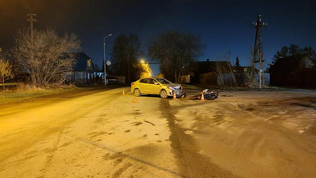 В Новосибирске автомобиль сбил 16-летнего подростка на мотоцикле