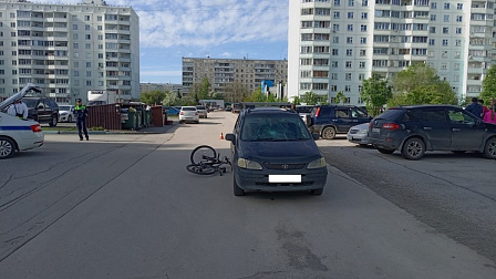 В Новосибирске 12-летняя велосипедистка угодила в больницу после наезда машины