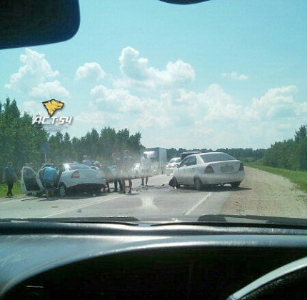 Мужчину зажало в искореженной «Ладе» в ДТП под Новосибирском