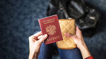 Жительница Новосибирской области попыталась обменять паспорт подруги на алкоголь