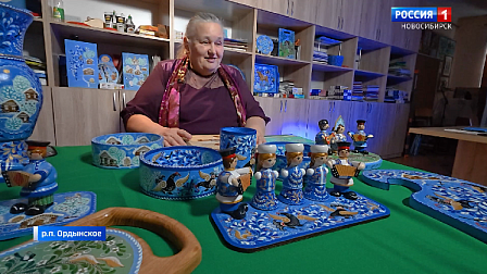 Новосибирская художница уникальной росписью оживляет сказку на ёлочных шарах