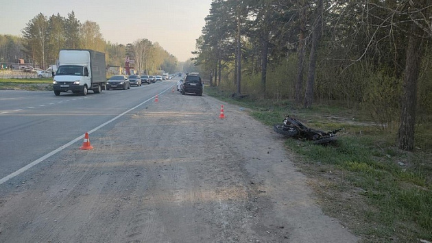 Мотоциклист попал в больницу после аварии на шоссе в Новосибирске