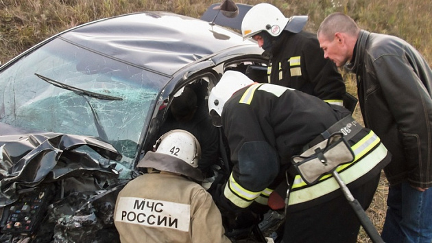 Новосибирские спасатели ликвидировали более 150 происшествий на дорогах с начала осени