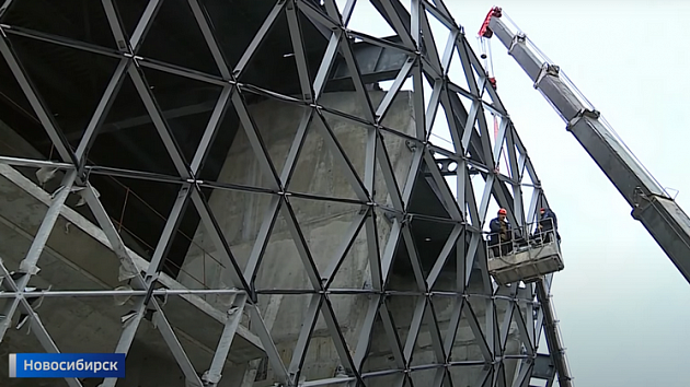 В Новосибирске на стройплощадке ледовой арены увеличили число рабочих
