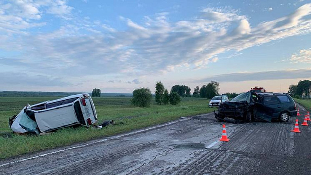 В Новосибирской области три человека погибли в лобовом столкновении автомобилей