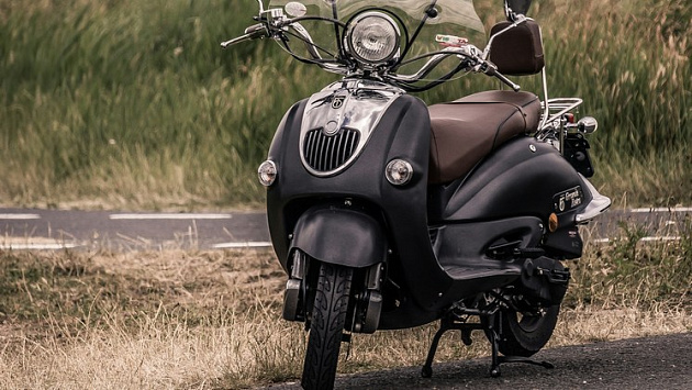 Новосибирца отправили на обязательные работы и забрали мопед за пьяную езду