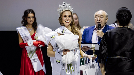 Новосибирская студентка завоевала главную корону на конкурсе «Мисс Финанс-2025»