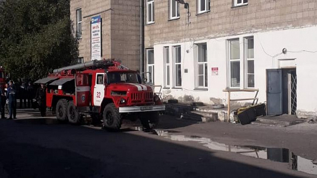 Поликлиника загорелась в Бердске: из здания эвакуировались 250 человек