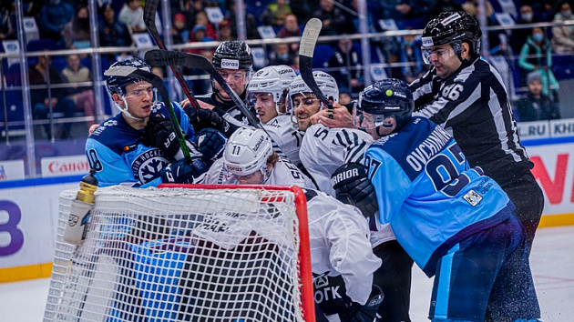 Хоккейная «Сибирь» одержала вторую победу подряд в домашнем матче