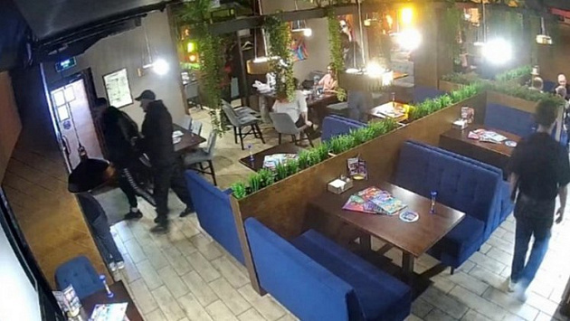 Вооруженная банда похитила новосибирца ради куртки и 50 тысяч рублей