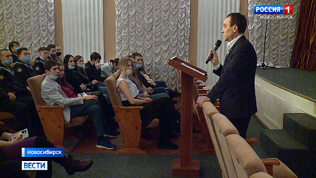 Фильм «Разгром фашистских войск под Москвой» показали новосибирским школьникам