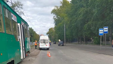 В Новосибирске трамвай №10 задавил 66-летнюю женщину на не пешеходном переходе