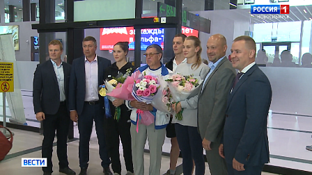 В Новосибирске встретили чемпионку мира по плаванию Дарью Трофимову