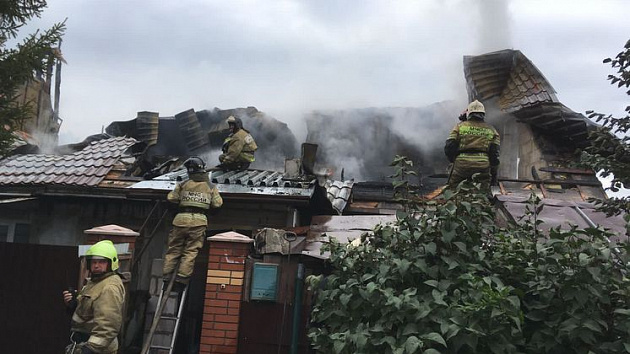 Две семьи спаслись из пожара в жилом доме в Новосибирске