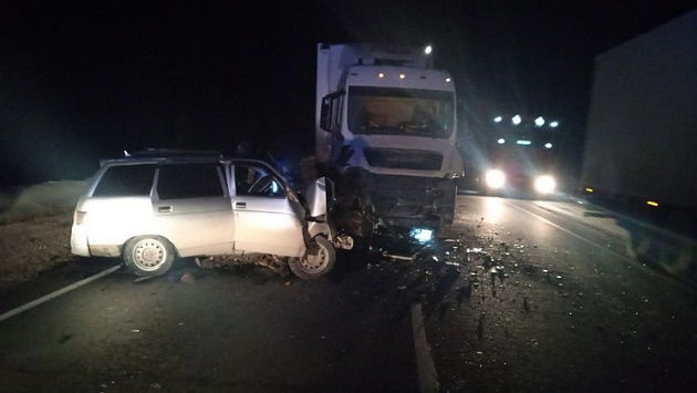 32-летний водитель LADA погиб в лобовом столкновении с фурой в Новосибирской области