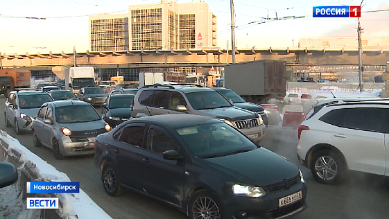 Огромные пробки сохранились после открытия четвертого моста в Новосибирске