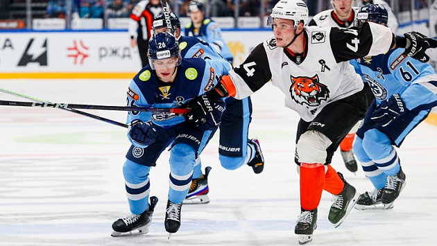 Хоккейная «Сибирь» начала новый сезон с поражения хабаровскому «Амуру»