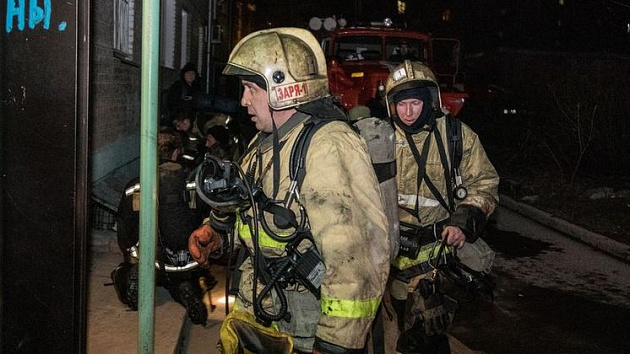 В Бердске 35 человек эвакуировались из горящей многоэтажки