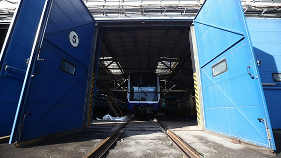 В Новосибирск прибыли ещё два современных поезда «Ермак» для метрополитена