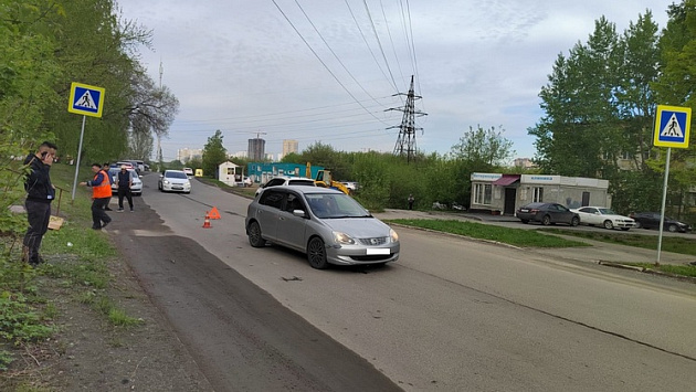 В Новосибирске автомобиль сбил маму с шестилетним сыном на пешеходном переходе