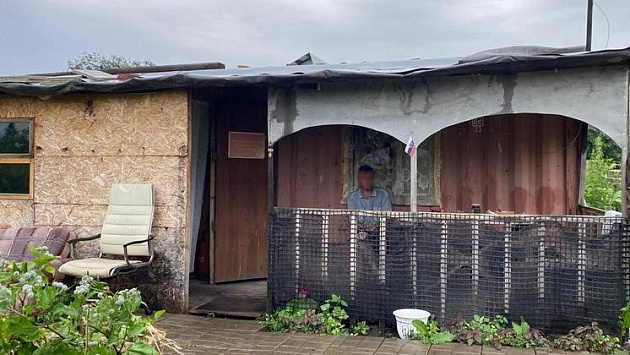 Новосибирец зарезал собутыльника и скинул его тело в яму уличного туалета