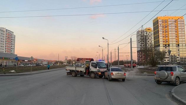 В Новосибирске пятилетняя девочка пострадала в столкновении автомобилей