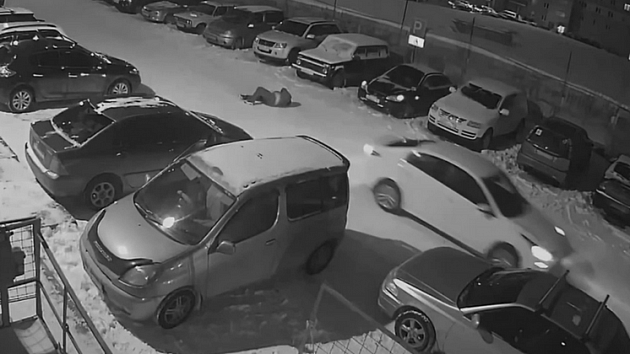 В Новосибирске момент наезда на пешехода попал на видео