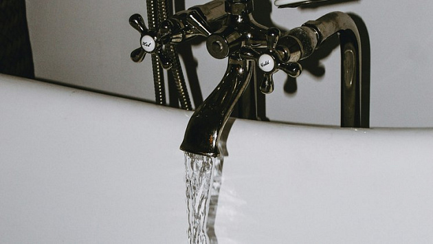 Горячую воду с 14 мая отключили жителям пяти районов Новосибирска