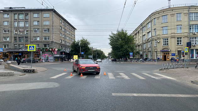 Двухлетнего мальчика сбил автомобилист на пешеходном переходе в центре Новосибирска ﻿
