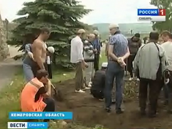 Межконфессиональный субботник в Кемерове объединил представителей различных вероисповеданий