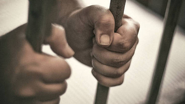 Новосибирец разбил голову мужчине бутылкой и отправился в тюрьму