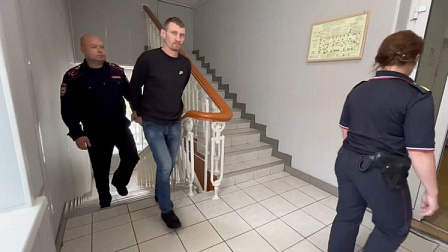 За покушение на убийство в Новосибирске арестовали поджигателя двери