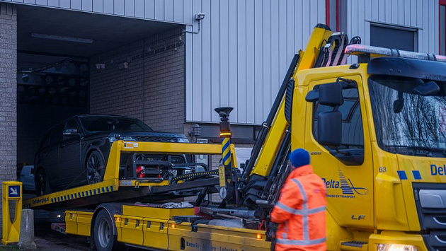 Промышлявшего мелкими взятками водителя эвакуатора наказали в Новосибирске