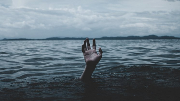 В Новосибирске тело утонувшей женщины нашли в канале шлюза