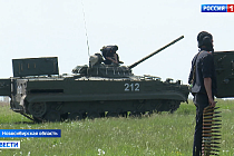 Под Новосибирском курсанты военного училища провели стрельбы из БМП-3