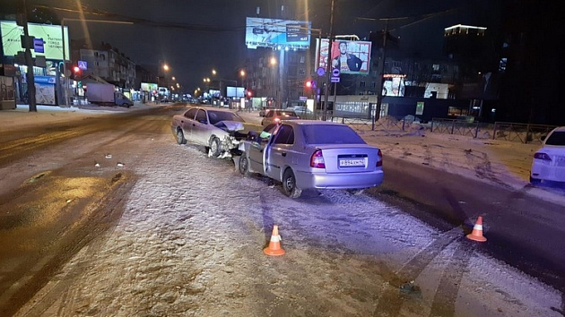 В Новосибирске два водителя получили травмы в ДТП  