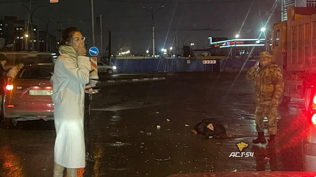 В Новосибирске на площади Труда сбили уличного попрошайку