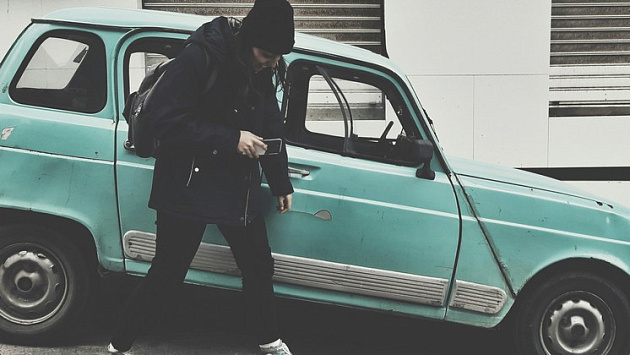 Жителю Новосибирска за защиту своего автомобиля соседи рассекли голову