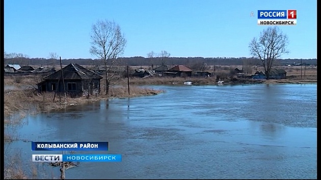 Паводок вплотную подошёл к жилым домам в Пихтовке: спасатели дежурят круглосуточно