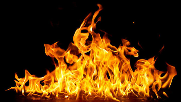 В Новосибирске загорелась квартира в многоэтажном доме на улице Мясниковой